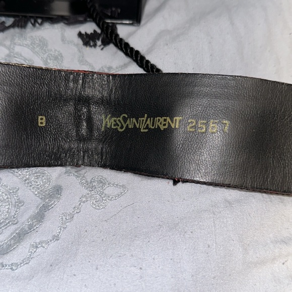 YVES SAINT LAUREN Russian 
COLLECTION RED
SUEDE BLACK GOLD
BELT, 1970S - Picture 11 of 11